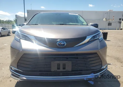 2022 Toyota Sienna Xle z USA, uszkodzony, nr VIN 5TDJRKECXNS083465